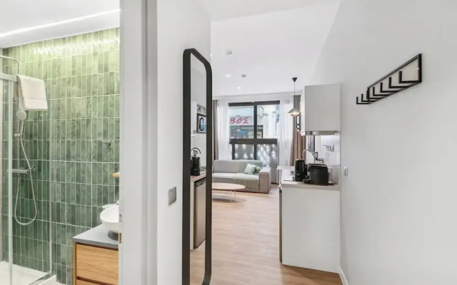 limehome Piraeus Olive