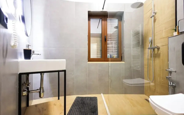 Grandstay Central 102
