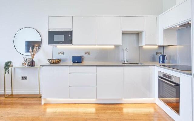 Host Stay Saltwater Suite