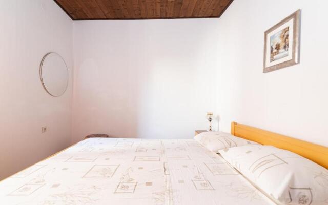 Lovely 2-bedroom Apartment Sonia, Sleeps 6