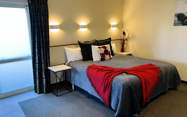 Fiordland Lakeview Motel and Apartments – Guest Rooms – Te Anau