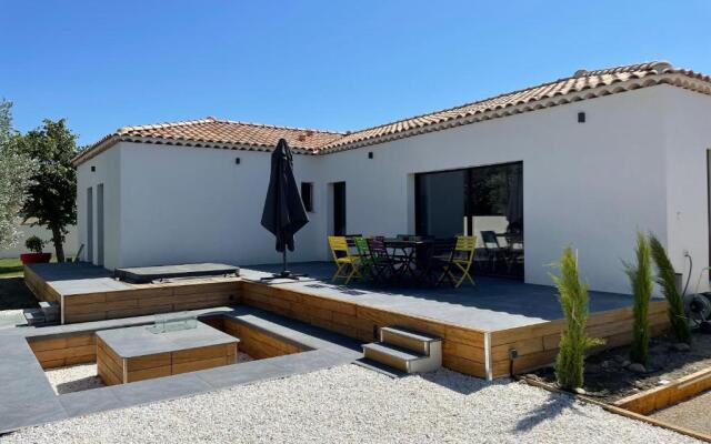 Magnifique villa avec piscine / jacuzzi / brasero