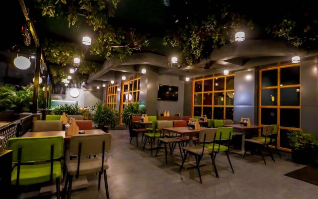 OYO 13857 Hotel Imperial