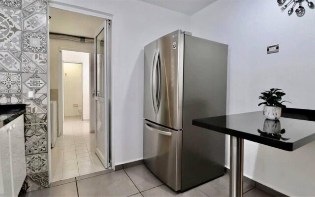 Large and Comfortable Apartment in Napoles Area Neighborhood