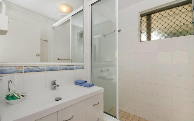 The Gulls Apartments – Bathroom – North Ward