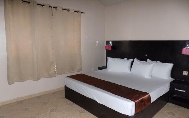 Posh Apartments Bussiness Hotel