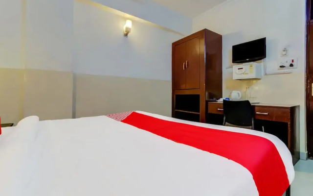 OYO Flagship 42717 Hotel Fort