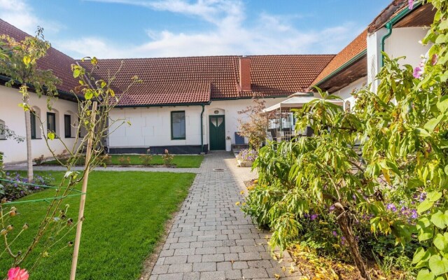 Apartment in a Renovated Square Courtyard in Bad Loipersdorf / Styria