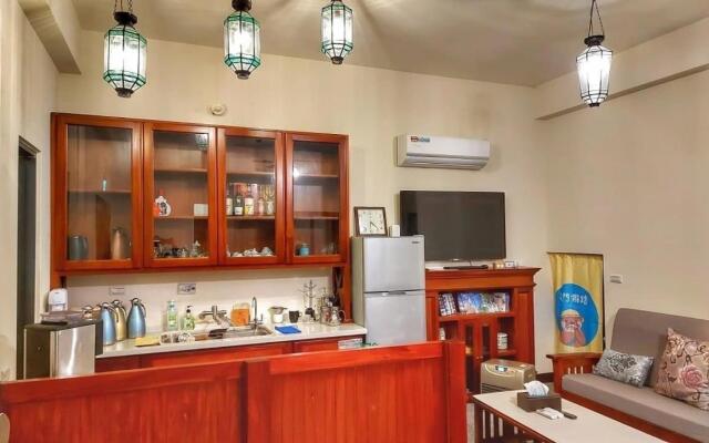 Otter footprints B B