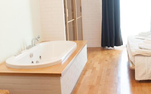 Réva Residences & Pool