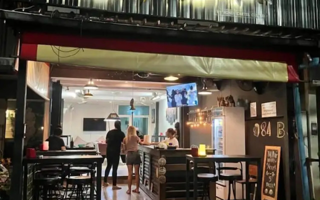 84 Bar ve Konuk Evimiz