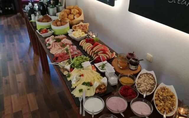 Basalt Hotel Restaurant Lounge