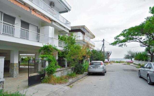 Themis 40 steps from beach