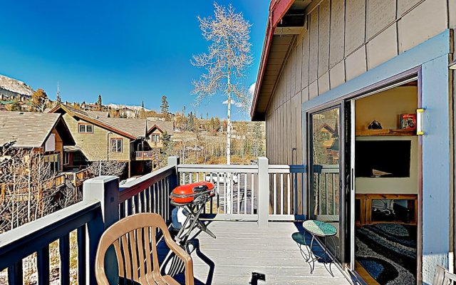 New Listing Mountain View Near Ski Resorts 2 Bedroom Condo
