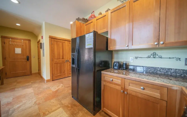 Antlers Gulch 303 by SummitCove Vacation Lodging