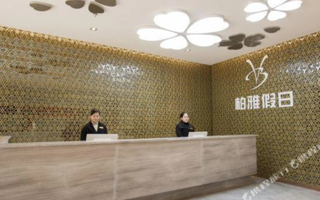 Baiya Light Luxury Holiday Apartment (Yangzhou Railway Station Jinghuacheng Branch)