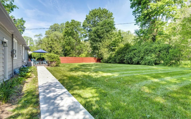 Tree-lined Indianapolis Home ~ 10 Mi to Downtown!