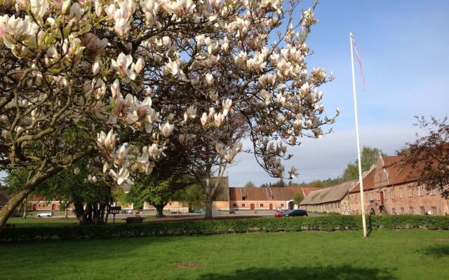 Sostrup Slot og Kloster