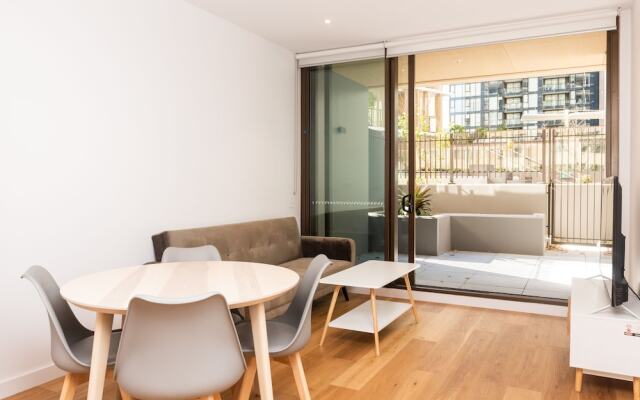 Modern Apartment in Darling Harbour