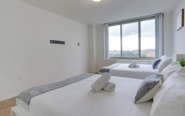 Airport Proximity- Apt in Crystal City