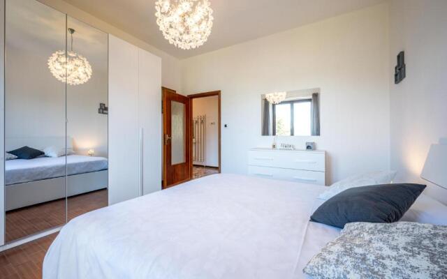 Lake view apartment with balcony and parking - Larihome A25