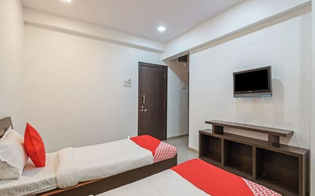 OYO 24115 Flagship Hotel Rajwada