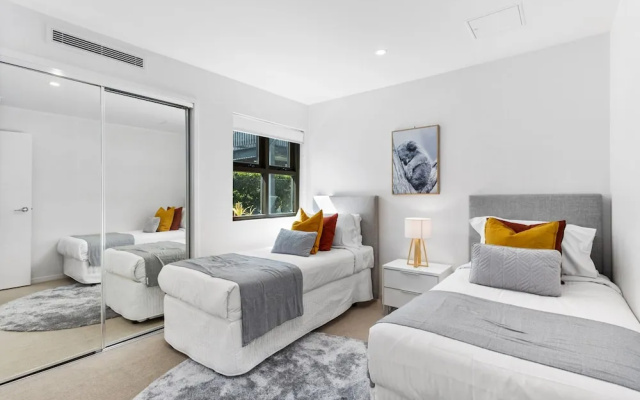 Spacious and Superb 3-bed Apartment – Guest Rooms – Brisbane