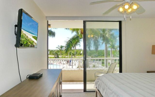 Ideal Beachfront Condo With Pool and two Balconies