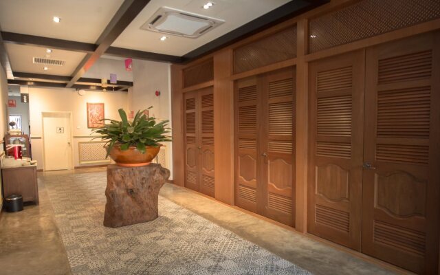 CIQ HOTEL at Jalan Trus