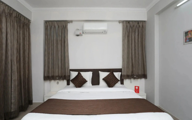 OYO 9774 Home Modern 3BHK near Celebration Mall
