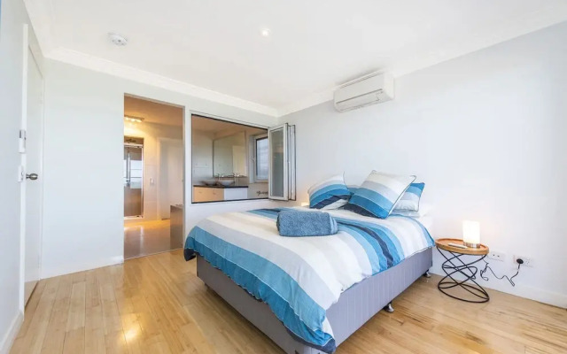 Ocean Sunset - Luxury Apartment With Ocean Views