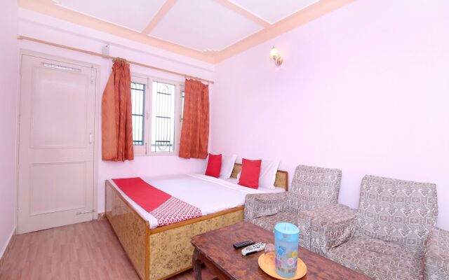 OYO 13921 Home Valley View Near Kamyana