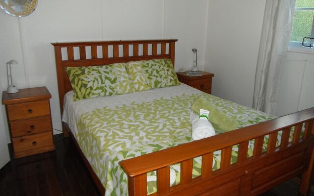 Arcadia Beach Guest House and Car Hire