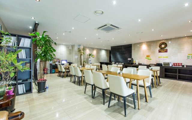 C&B Hotel