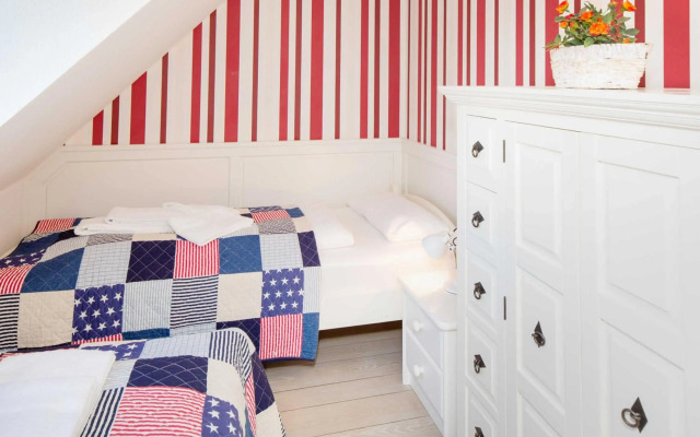 Carlotta s Beachroom