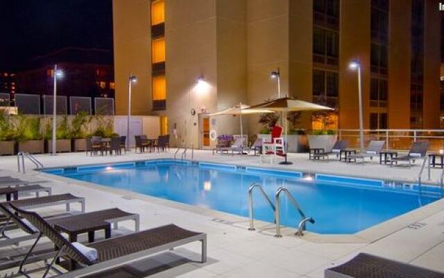 Courtyard by Marriott Bethesda/Chevy Chase