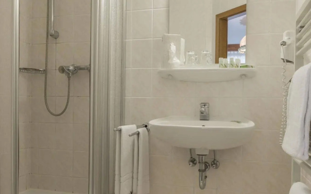 Burg Edelhof Hotel-Restaurant