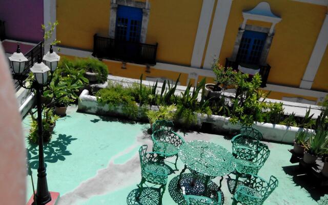 Hotel y Hostal Casa Risueño