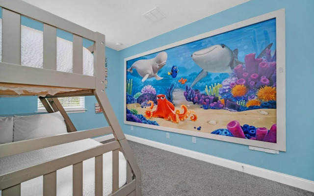 Vibrant Townhome w Private Pool, near Disney