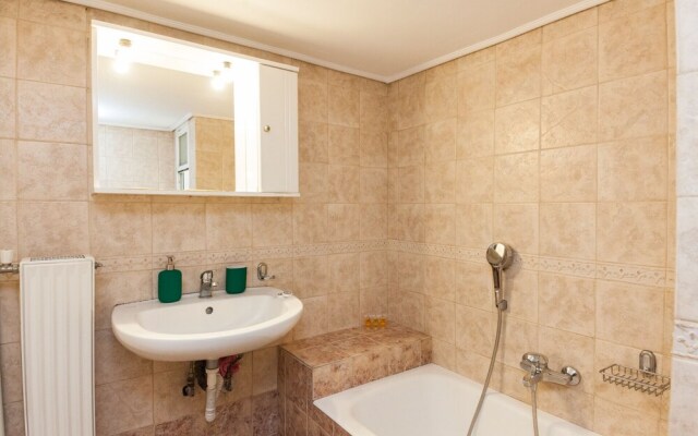 Luxury Pireas Stay New 2BR Urban Escape