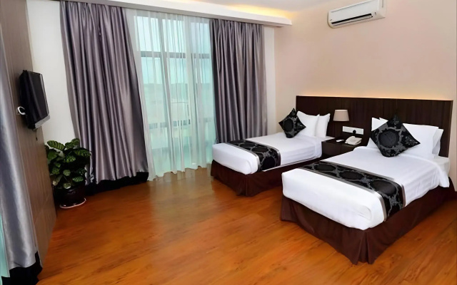 Holiday Villa Hotel & Suites