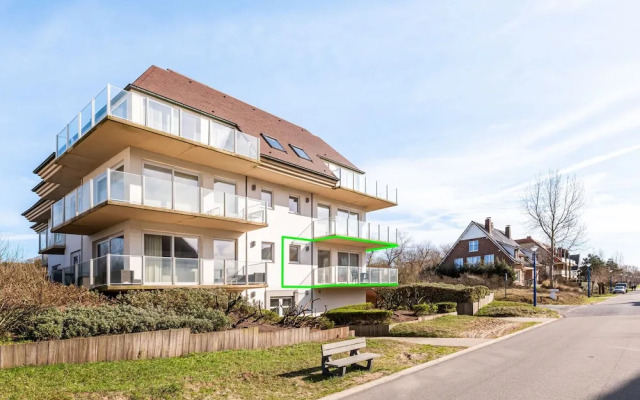 Modern 1st Floor Apartment in Oostduinkerke