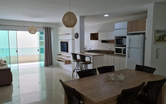 141 - Apto com vista mar, apenas a 50m da praia!