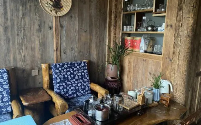 Baihe Renjia Inn (Furong Town Waterfall Branch)