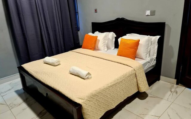 Comfy & Cozy Hideout ~ Close to Highway ~parking