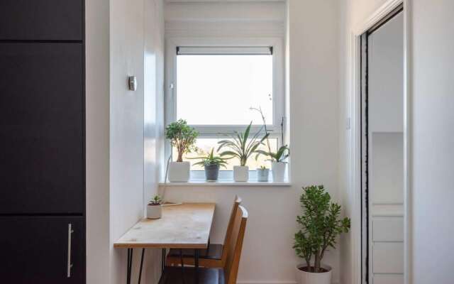 1BR Flat Ideally Located In Zone 2, Fits 3