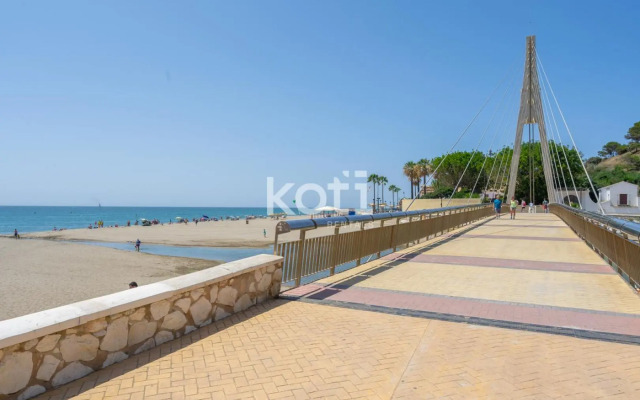 Lovely Loft with swimming pool and sea views Koti Rentals