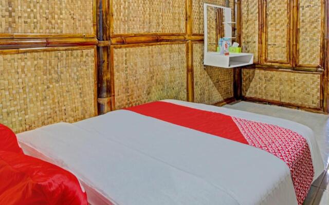 OYO 90225 Rumah Bambu Trawas syariah