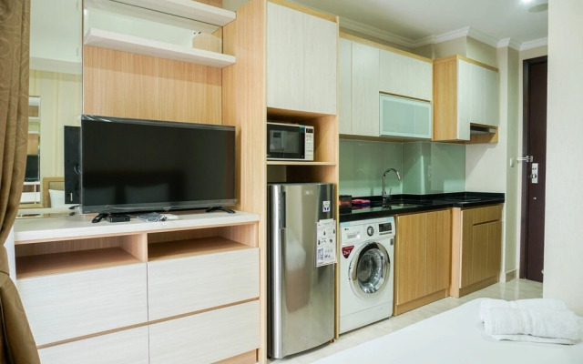 Tranquil and Well Appointed Studio Apartment at Menteng Park