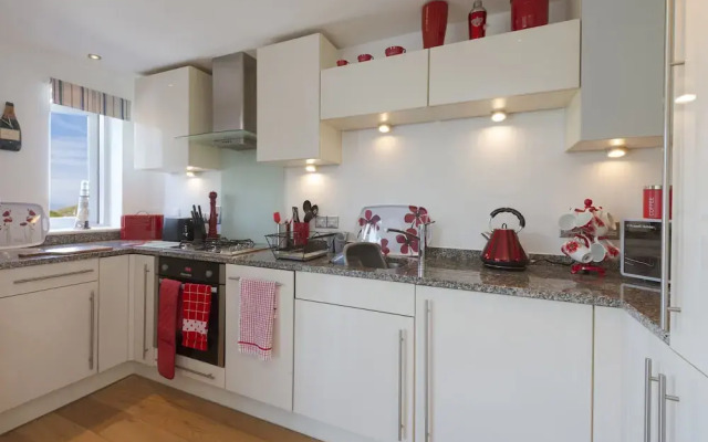 The Beach House & Porth  Sands Apartments
